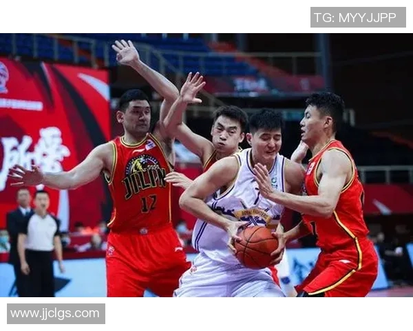 上海篮球队以53分领跑大师赛积分榜展现强劲实力与竞争优势