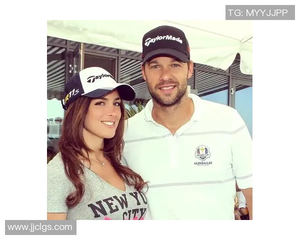 全球足球明星与伴侣的甜蜜瞬间大集合